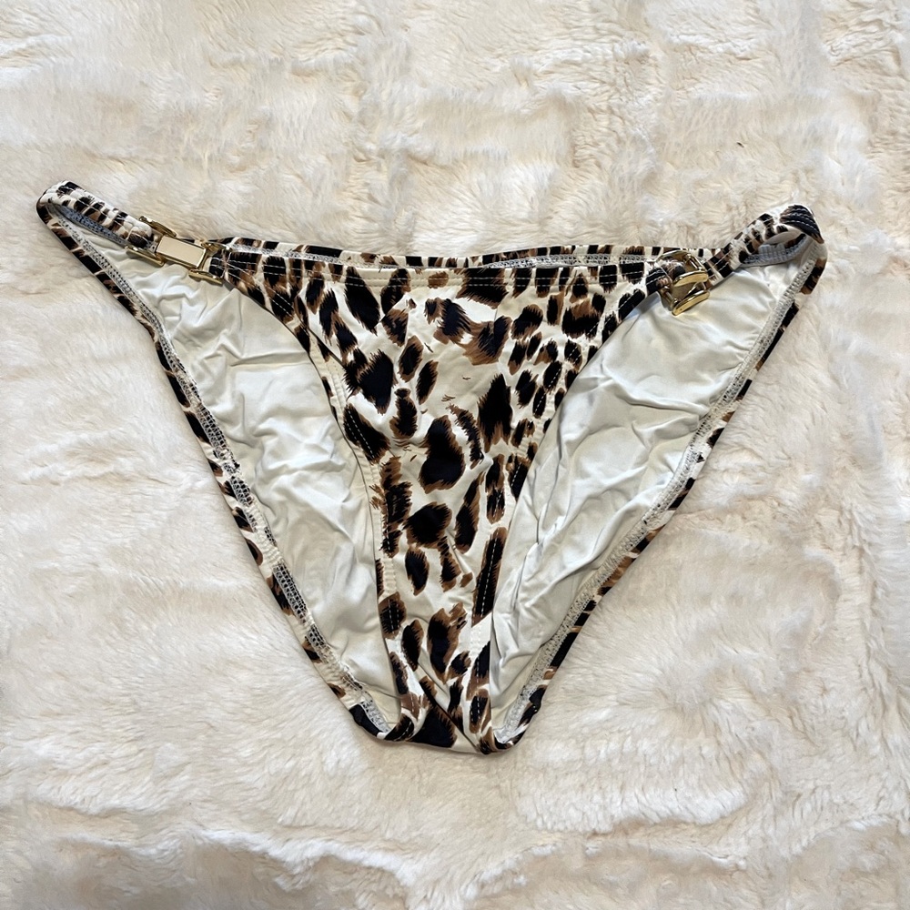 Cheetah print baiting suit bottoms